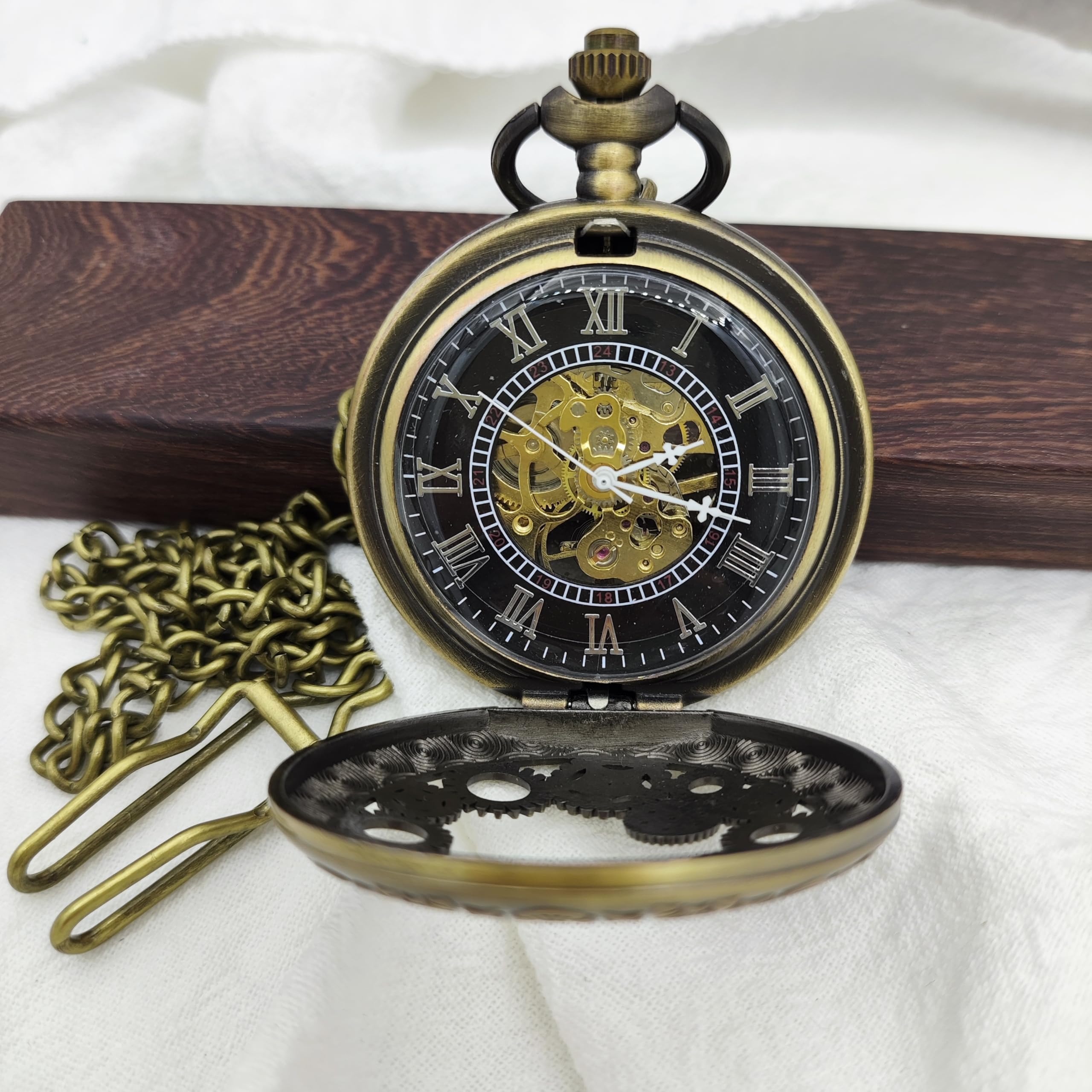 plyrmonth Men's Black Mechanical Retro Pocket Watch, Classic Manual Winding Mechanical Pocket Watch, with Chain, Suitable for Various Holidays as a Thoughtful Gift.