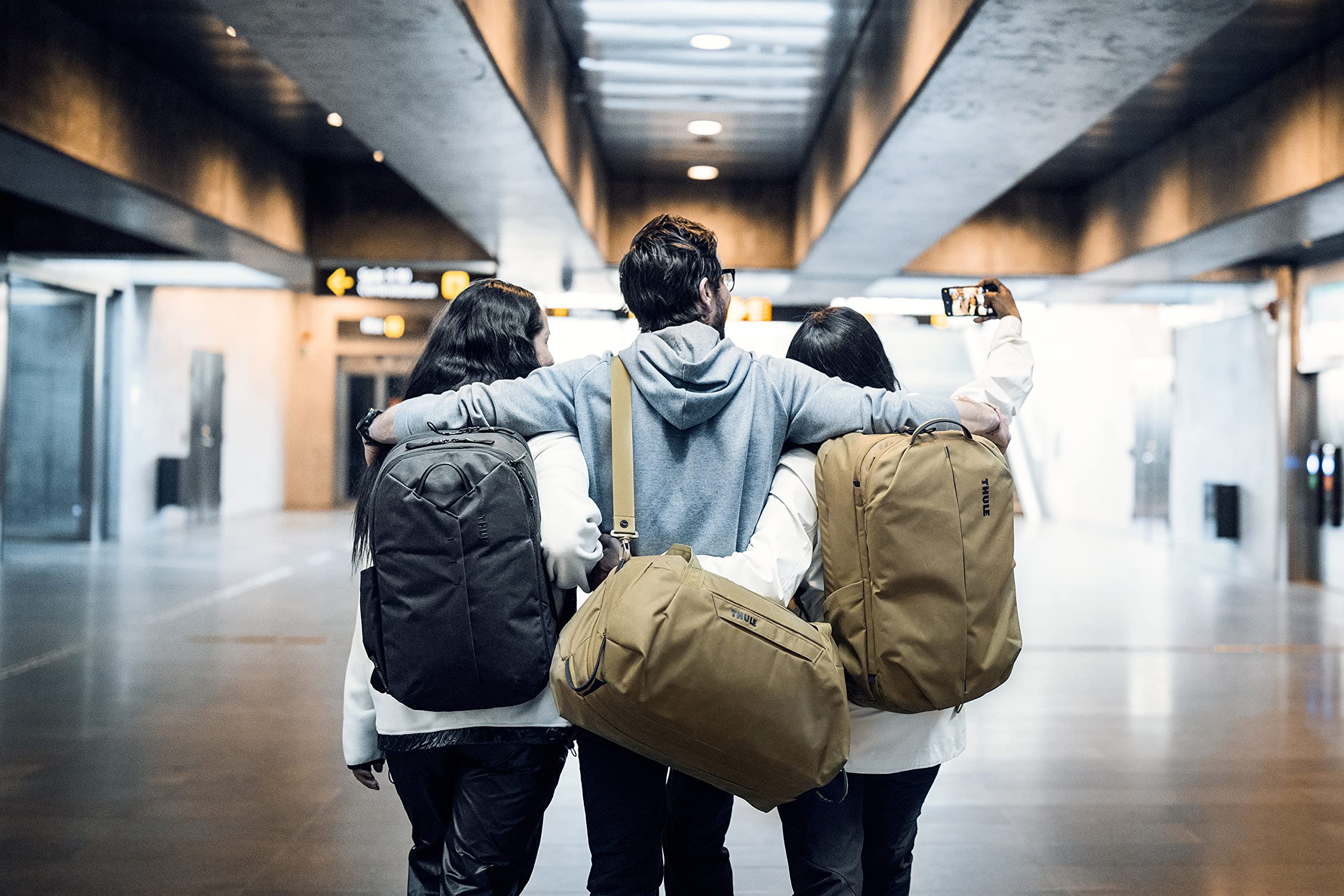 Thule Aion 35L Duffel - Water-resistant waxed canvas - Fits 16