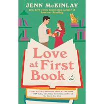 Amazon.com: Love at First Book: 9780593545744: McKinlay, Jenn: Libros