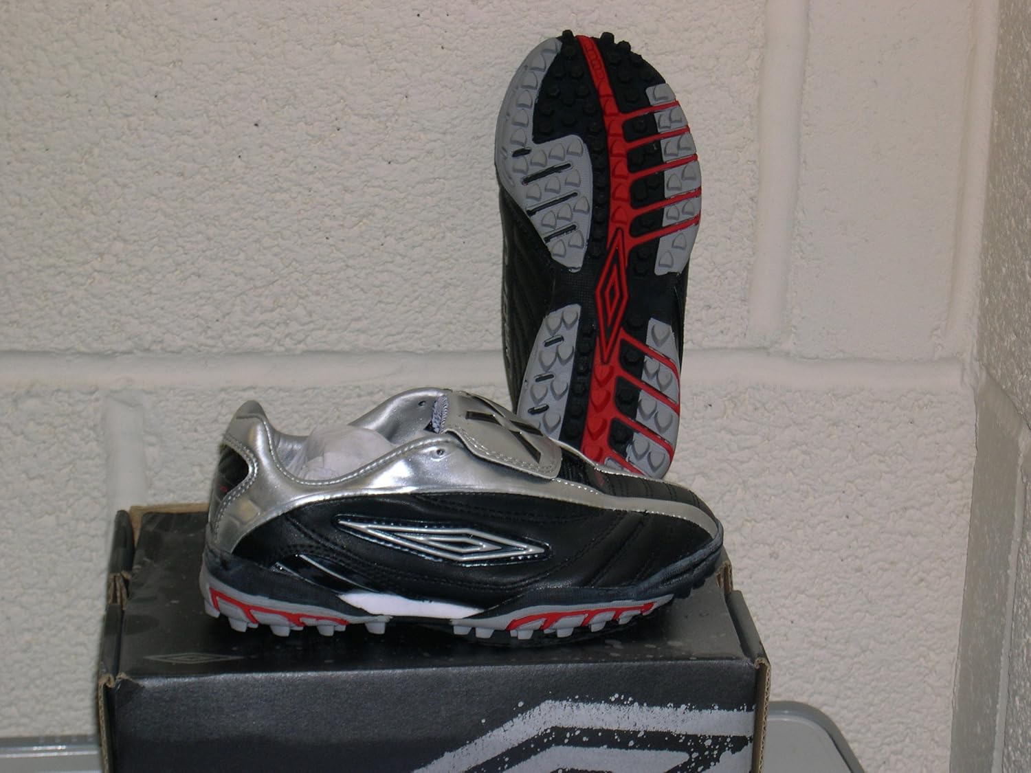 umbro astro trainers