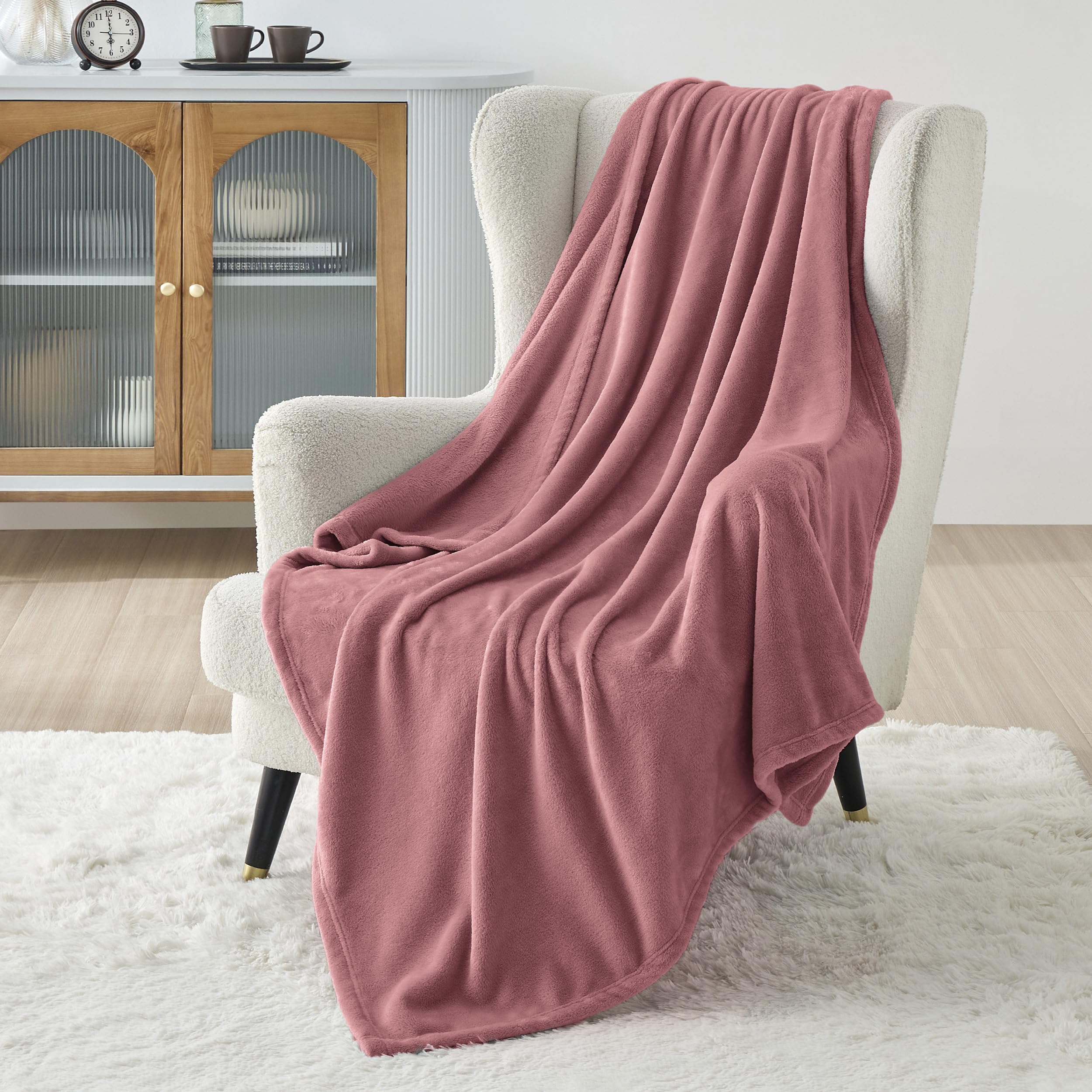 Bedsure Fleece Throw Blanket for Sofa - Soft Cosy Fluffy Blankets for Bed, Warm Single Throws for Audlts, Dusty Rose, 130x150 cm