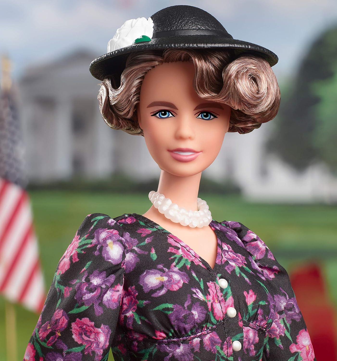 Barbie ELEANOR ROOSEVELT BARBIE INSPIRING WOMEN DOLL, Multicoloured, 33.02 cm - Image 4