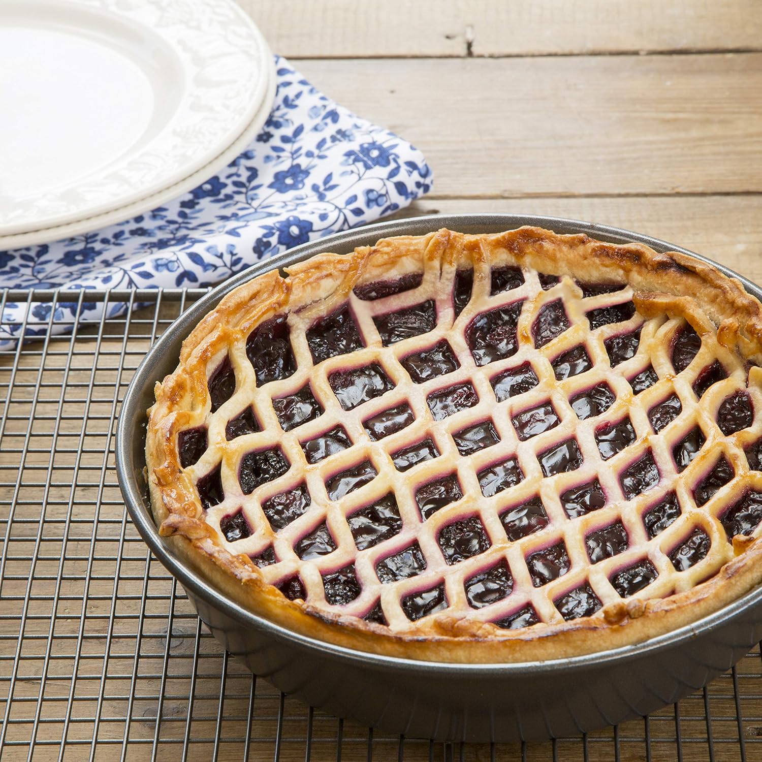 MasterClass 23 cm Deep Pie Dish with PFOA Non Stick, Robust 1 mm Carbon Steel, 9 Inch Round Pan, Black, 1.2L - Image 3