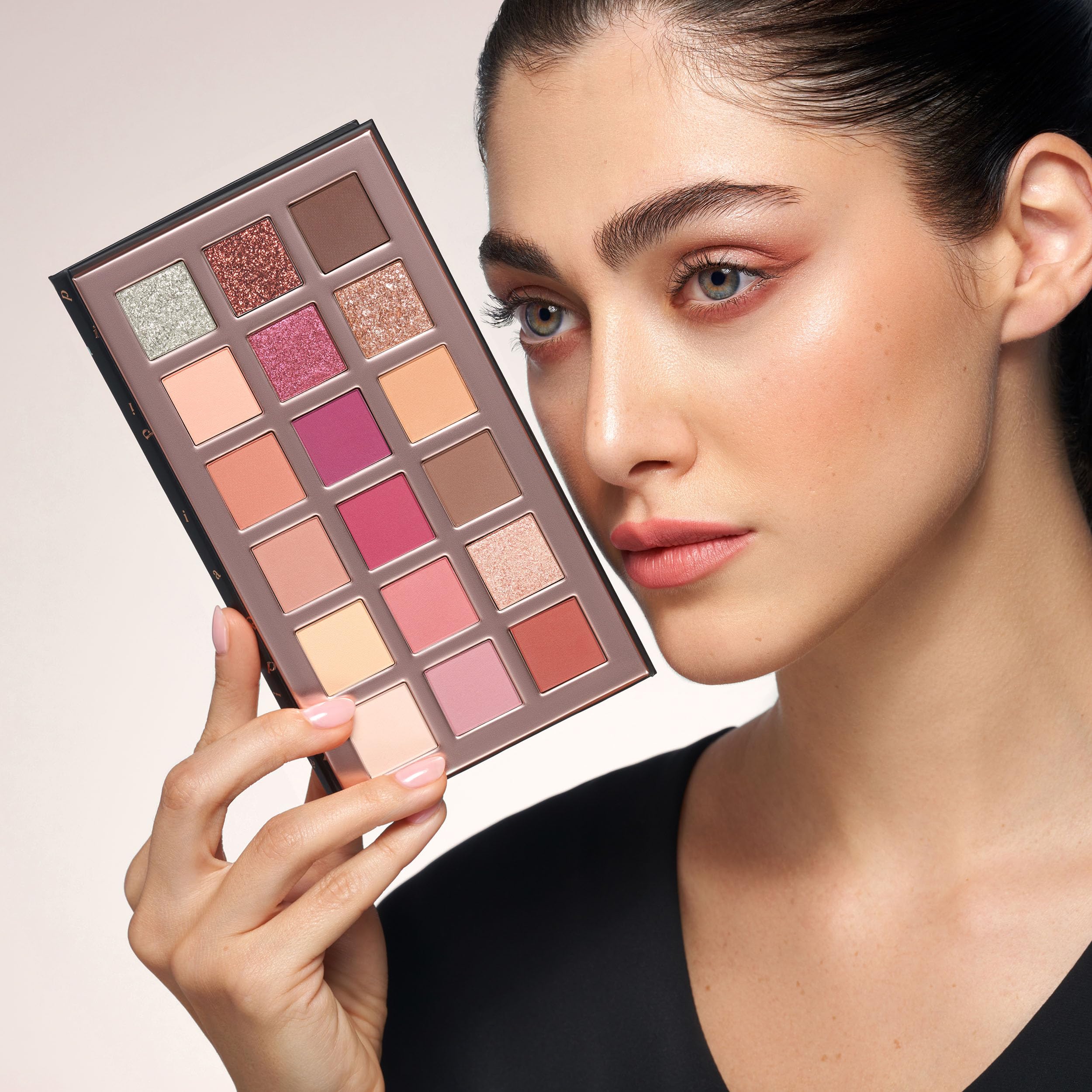 Pippa of London Soho Eyeshadow Palette 351 Luxury Eye Make Up with 18 Diamond Sparkle, Metallic, Pearlescent and Matte Colours in Rose Gold case with Mirror