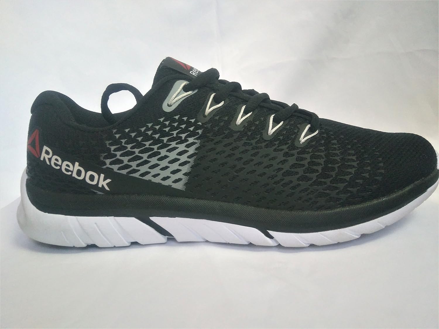 z black sports shoes