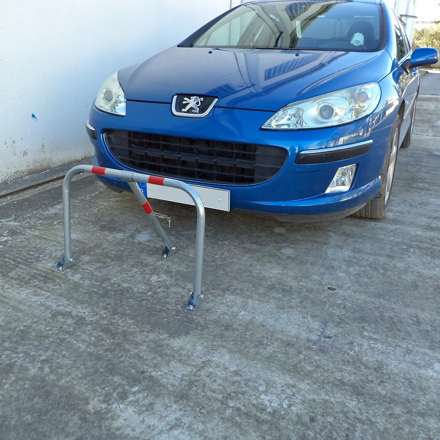 SNS SAFETY LTD Anti Theft, Folding Parking Barrier Lock, Made of Galvanized Steel Tube 32mm, with 3 Leg and Padlock - Image 4