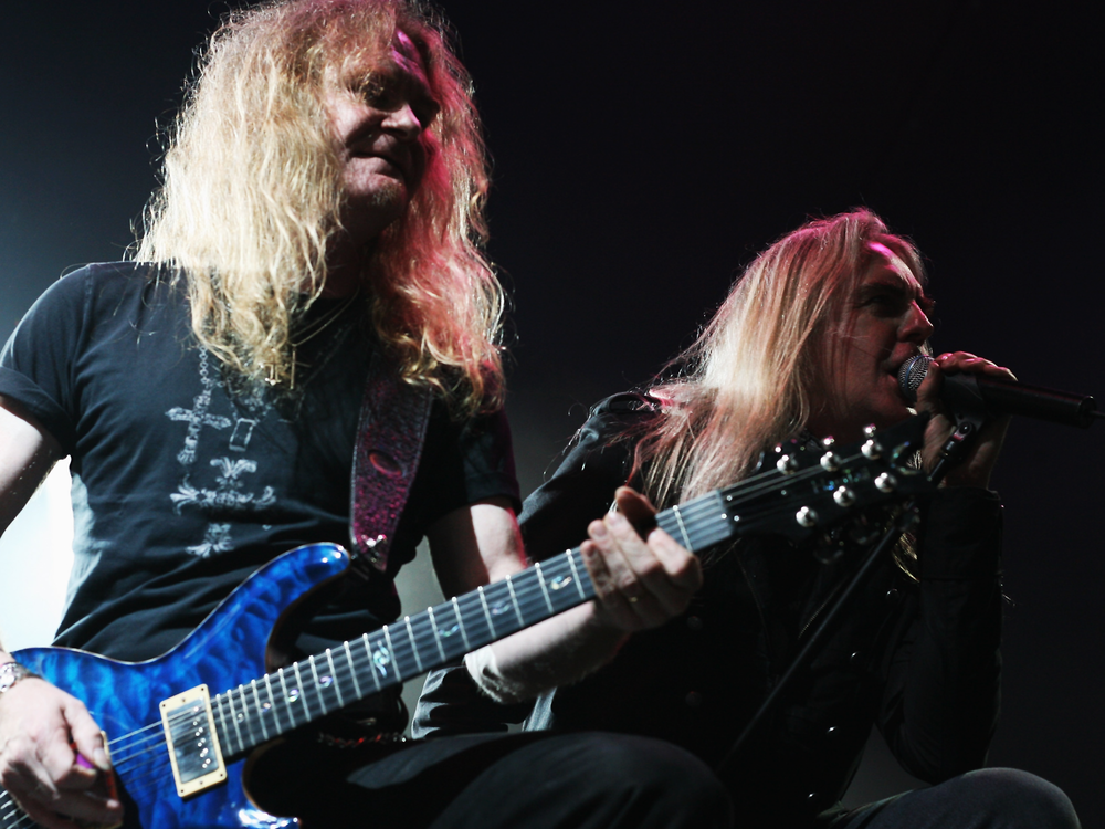 Saxon bei Amazon Music
