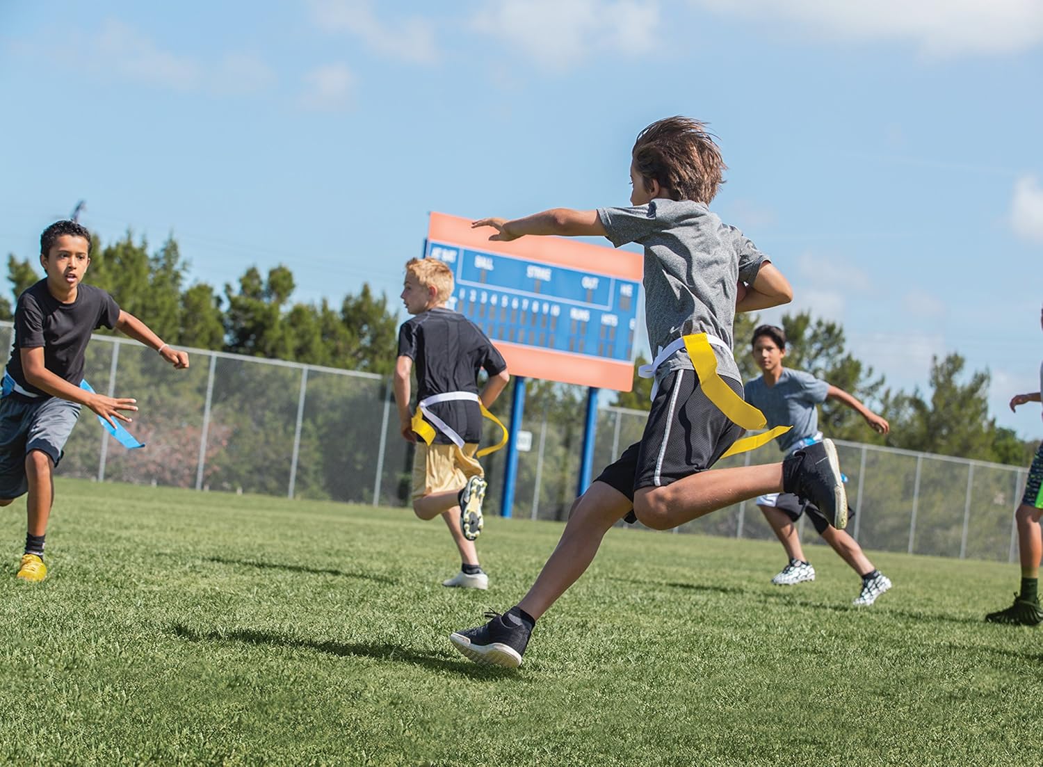 SKLZ Flag Football 10-Player Deluxe Set with Flags, Belts, and Cones : Flag Football Belts : Clothing