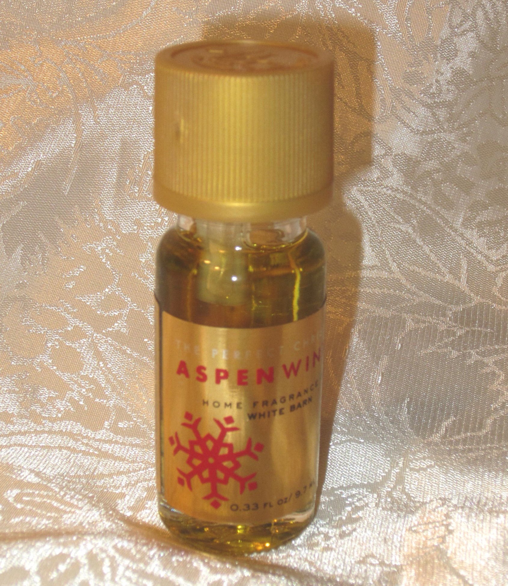 WHITE BARN Home Fragrance Oil ASPEN WINTER Holiday .33 oz Bath & Body Works Buy Online in UAE
