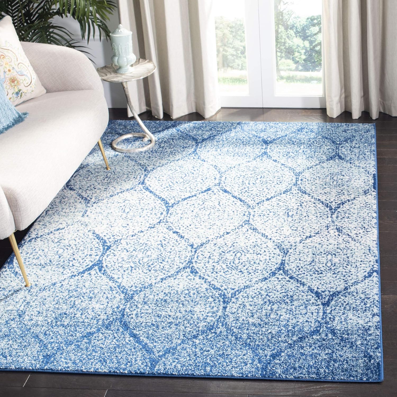 Safavieh Madison Collection MAD604N Geometric Ogee Trellis Distressed Area Rug, 6' 7" x 9' 2", Navy/Blue