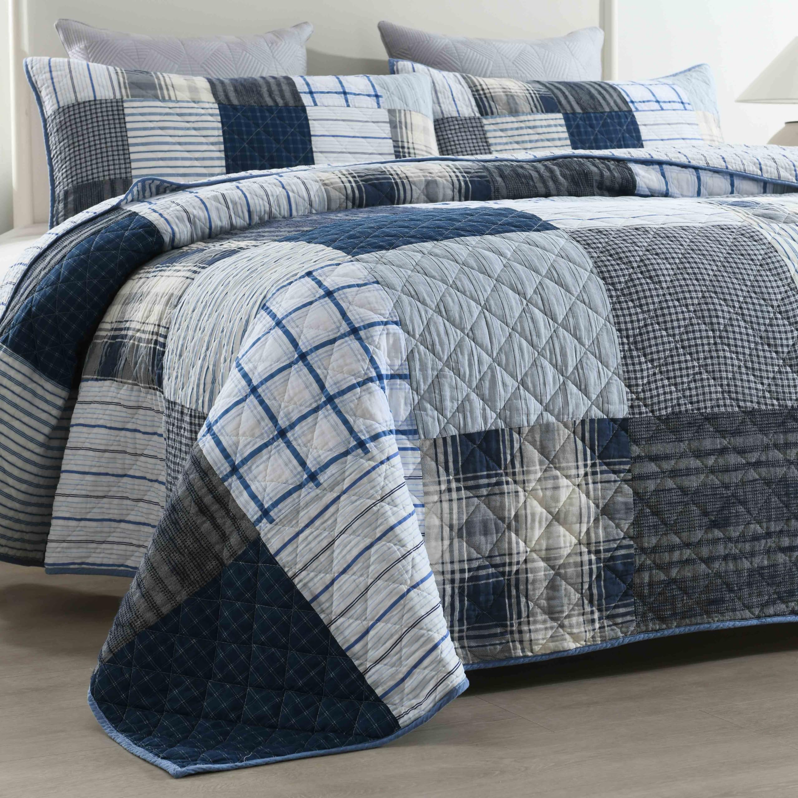 DURLENGEN Blue & Grey Patchwork 100% Cotton King Quilt 3Pcs,Patchwork Blue & Grey Pattern on White,Luxury Lightweight Coverlet Sets for All Season(King 106x96,Blue & Grey Patchwork) Image