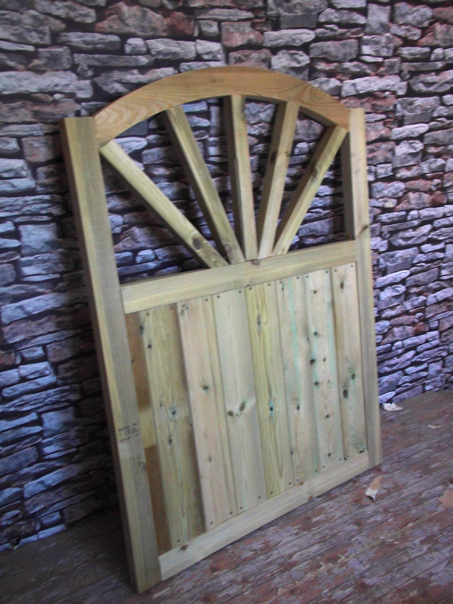 Smileswoodcraft Wooden Garden Gate Sunshine Style (90cm H x 5cm D x 83cm W)