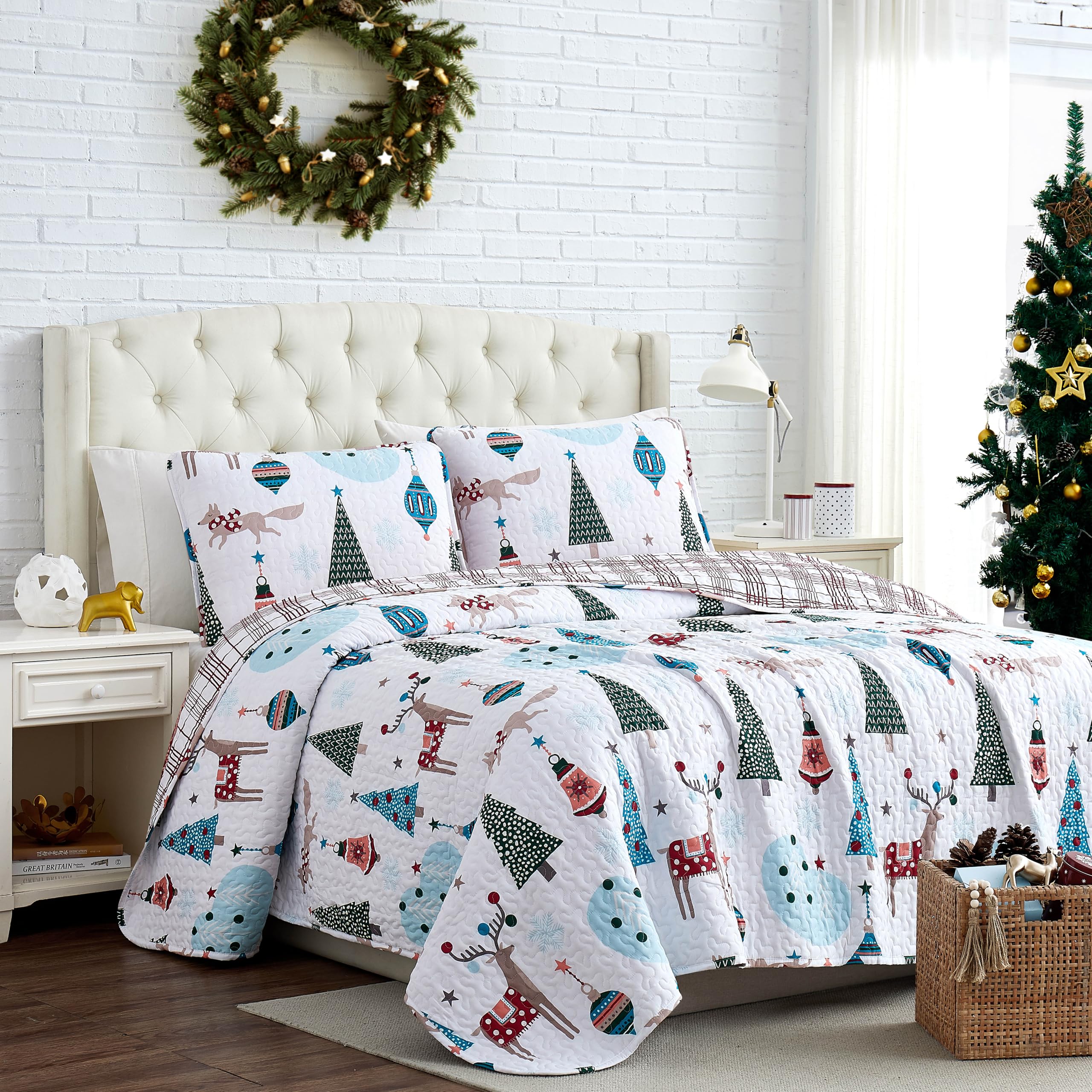 Southshore Fine Living, Inc. King/California King Size Christmas Quilt Set w/2 Pillow Shams, Holiday Bedding Set, 3-Piece Reversible Quilt Set, Cute Trees & Reindeer Over Red Plaid Print Image
