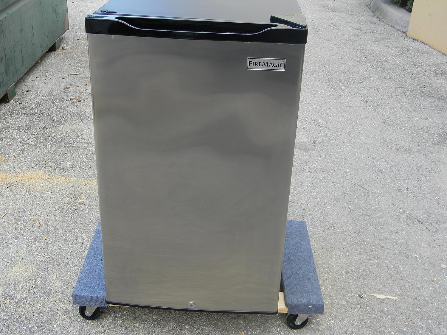 Fire Magic 4.2 Cu. Ft. Premium Compact Right Hinge