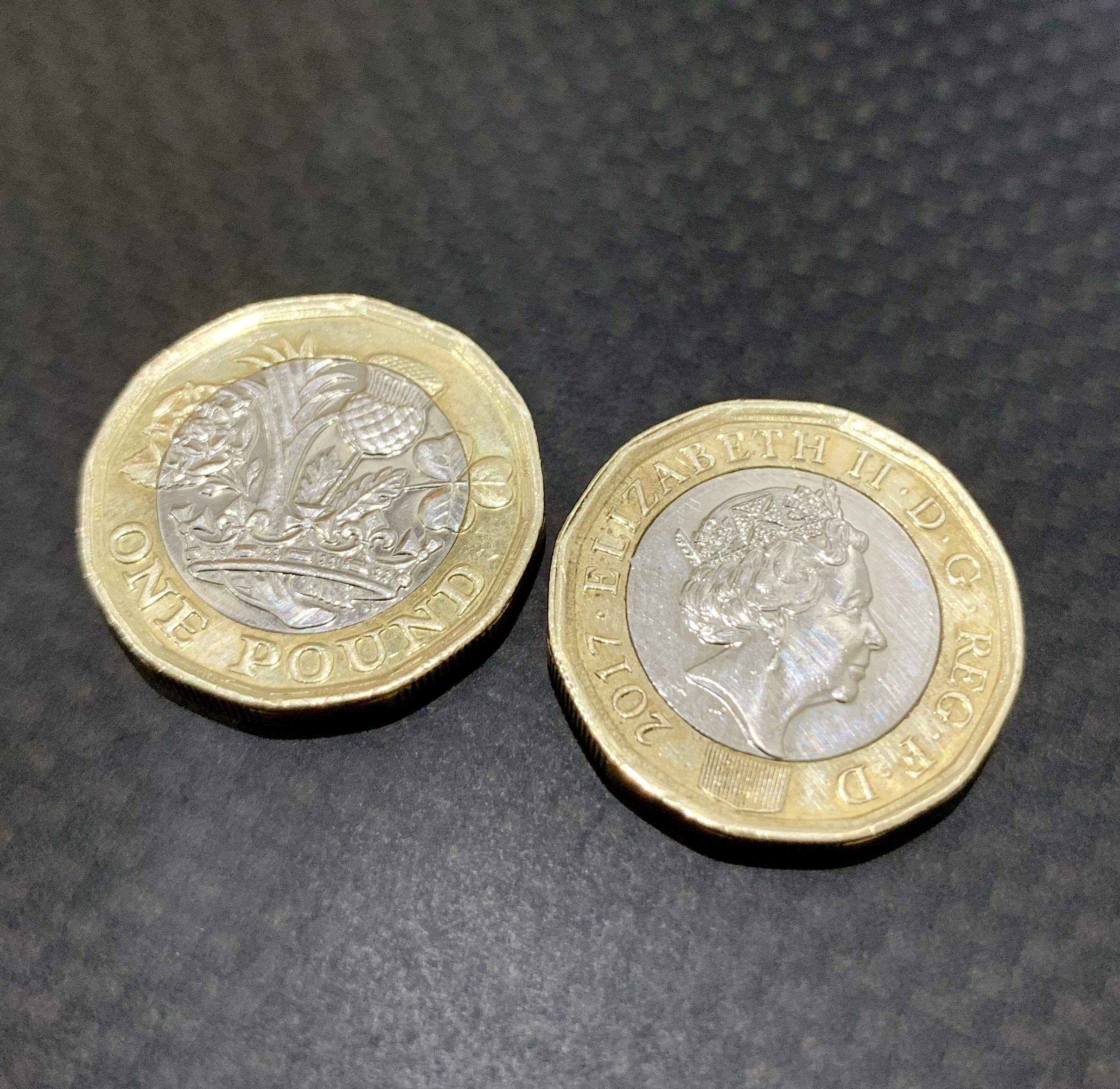 QUICK PICK MAGIC Double Sided Coin Pair Double Heads + Double Tailed One Pound. Same Date on both sides.