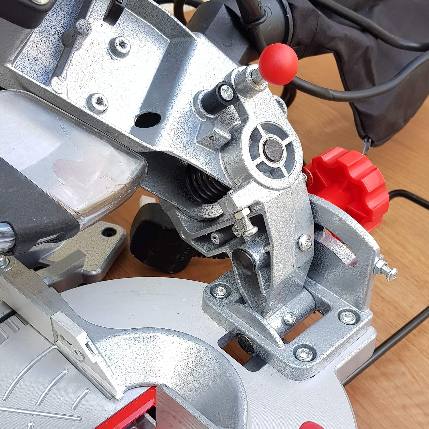 Mitre Saw, KATSU Compound Sliding Mitre Saw 210mm with 24T TCT Blade, 230V 1700W Multi-Purpose Wood Frame Cutting Machine 101502 - Image 4