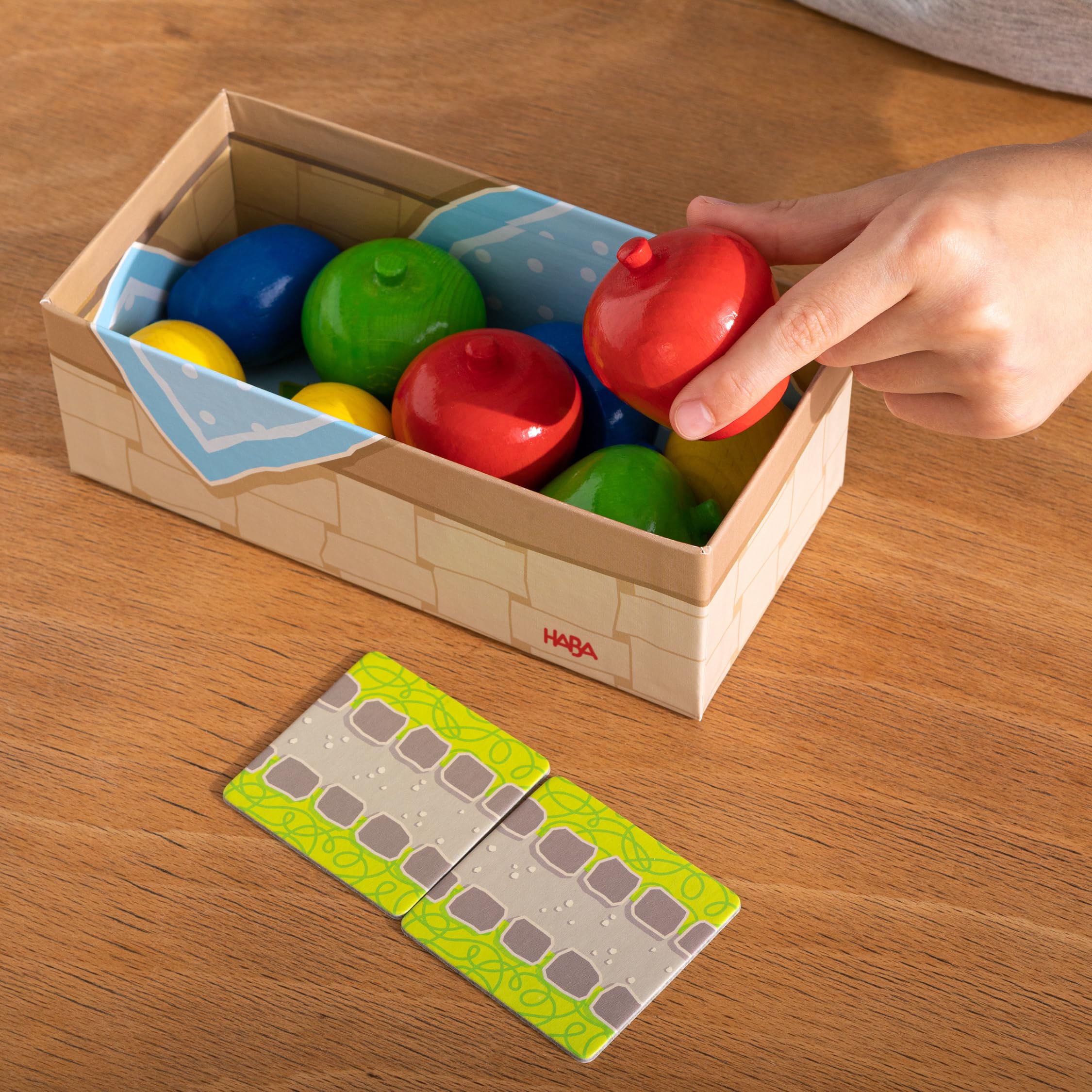 HABA Erster Obstgarten – Meine ersten Spiele: Brett- & Familienspiel rund um Farben und Formen, Holzspielzeug-Spieleklassiker für Kleinkinder ab 2 Jahren – 1004655001