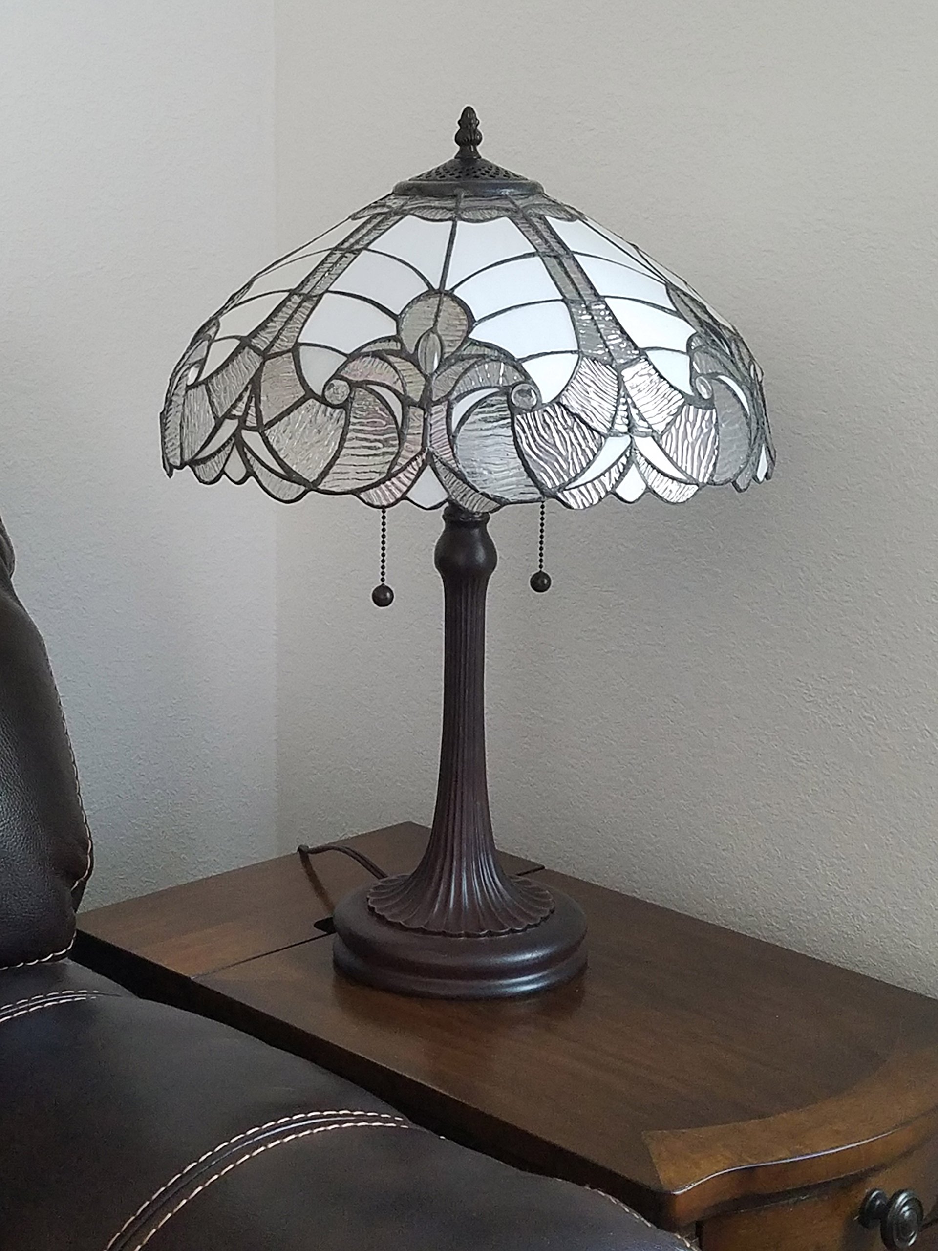 Amora Lighting AM204TL16 Tiffany Style White Table Lamp, 23