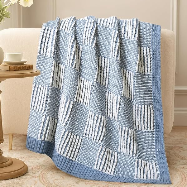 AMÉLIE HOME KNIT THROW BLANKET, SOFT CHENILLE COZY BREATHABLE DUAL TONE CHECKERED CHUNKY DECORATIVE BLANKET FOR COUCH, BED & SOFA, FRENCH LIGHTWEIGHT WARM GIFT FOR WOMEN, WASHED BLUE, 60″X80″