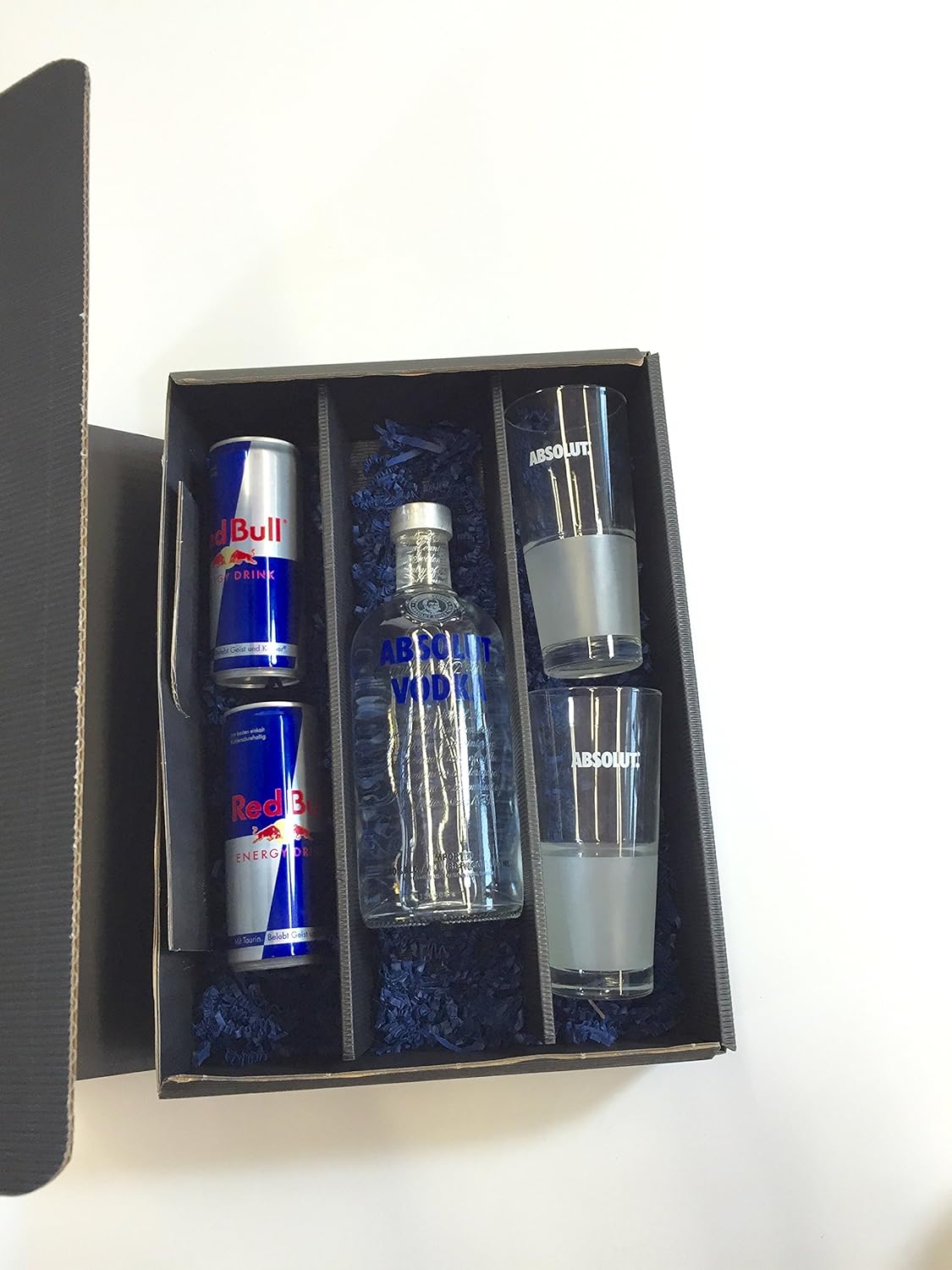 Absolut Vodka Red Bull Geschenk Set Absolut Vodka 40 Vol 0 7l 700ml 2 Absolut Glaser 2 Red Bull 250ml Inkl Pfand Einweg Amazon De Bier Wein Spirituosen