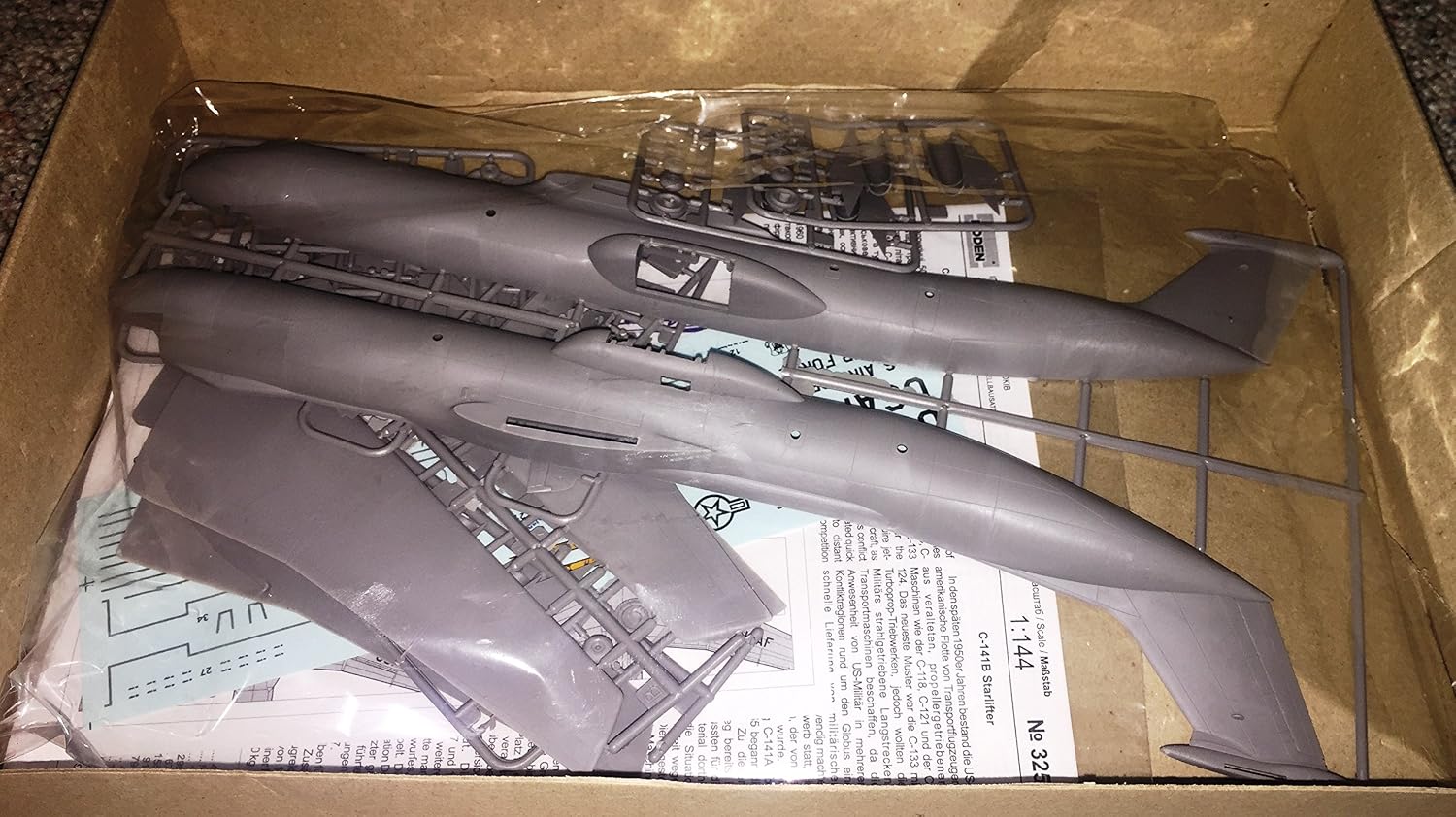 Roden 325 – Model Kit Lockheed C-141B Starlifter - Image 5