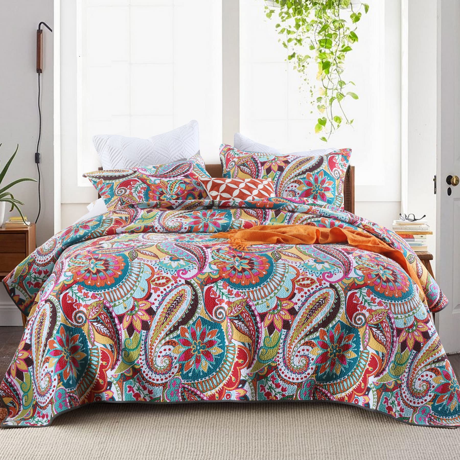 Qucover Quilted Bedspreads Quilt Set 230x250 cm, 3-Piece Soft Cotton Orange Floral Paisley Pattern King Size Bedspread, Gorgeous Summer Bedspread and Comforter with 2 Pillowcases for All Seasons