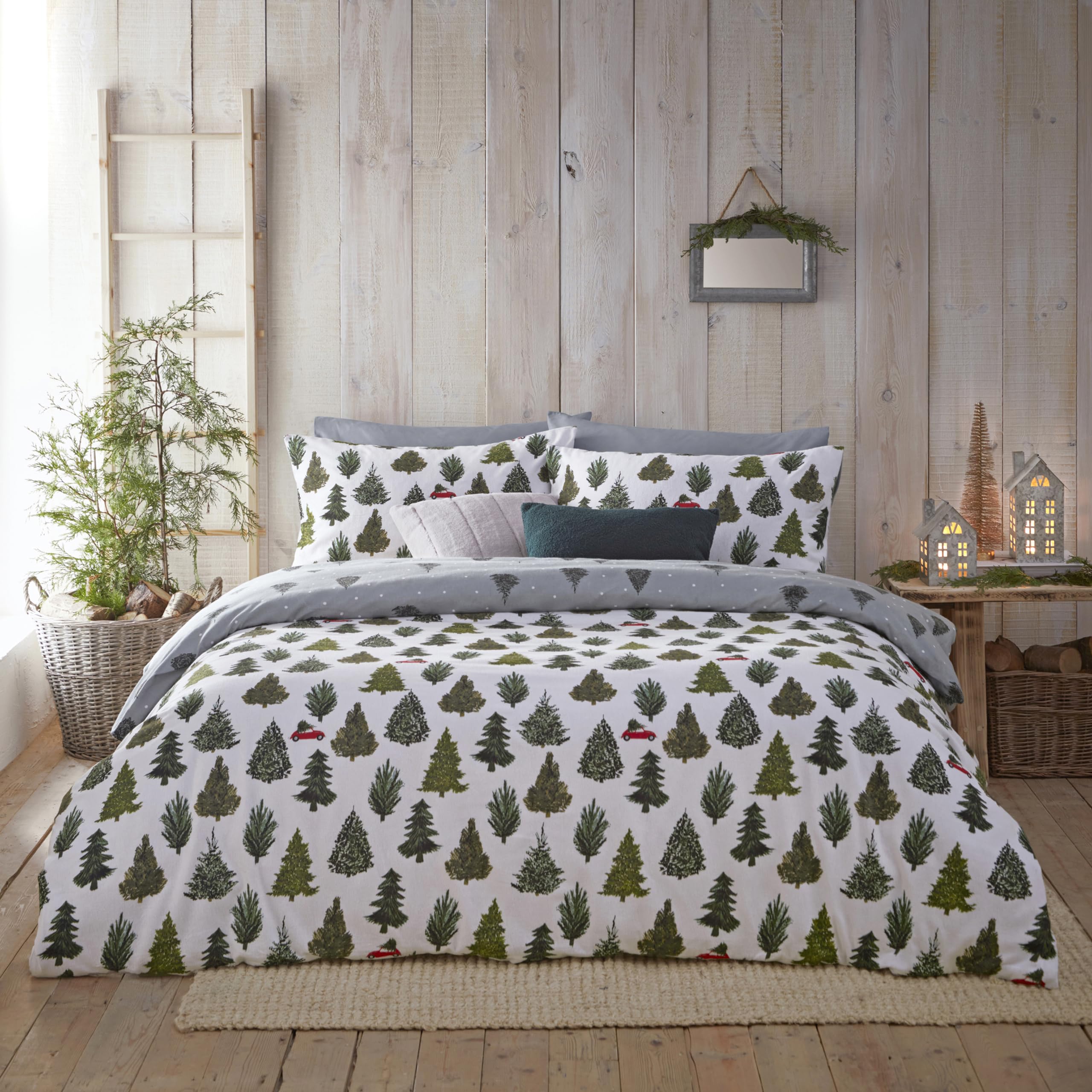 furn. Evergreen Duvet Cover Set - Made with 100% Brushed Cotton Fabric, Pine Tree & Polka Dot Reversible & Festive Bedding (Green – Double)