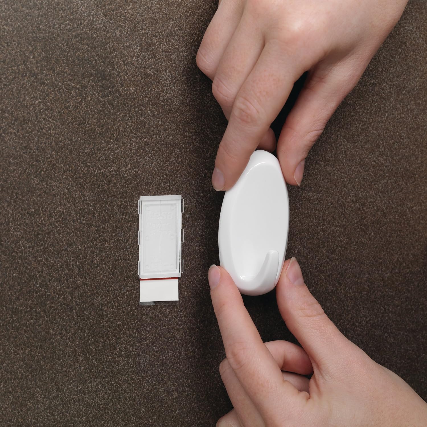 tesa Powerstrips Hooks Large OVAL, Removable Self-Adhesive Wall Hook for Glass Tiles, Wood, Plastic and Other Surfaces, White - Image 4