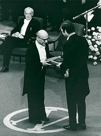 Vintage Photo Of Milton Friedman Receives The Nobel Prize From King Carl Gustaf S Hand Amazon Ca Home Kitchen