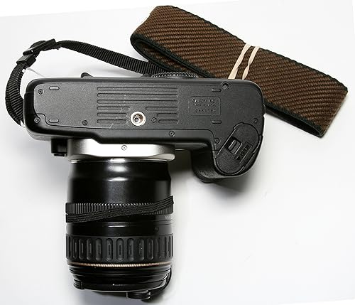 Canon EOS Elan IIE 35mm SLR Camera Kit w/ 28-80mm Lens in Oman