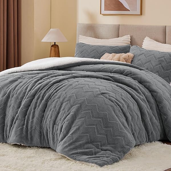 BEDELITE FLUFFY QUEEN COMFORTER SET – SUPER SOFT SHERPA GREY COMFORTER FOR QUEEN SIZE BED, LUXURY WARM BEDDING SET FOR WINTER, FUZZY BED SET 3 PIECES (1 COMFORTER, 2 PILLOWCASES)