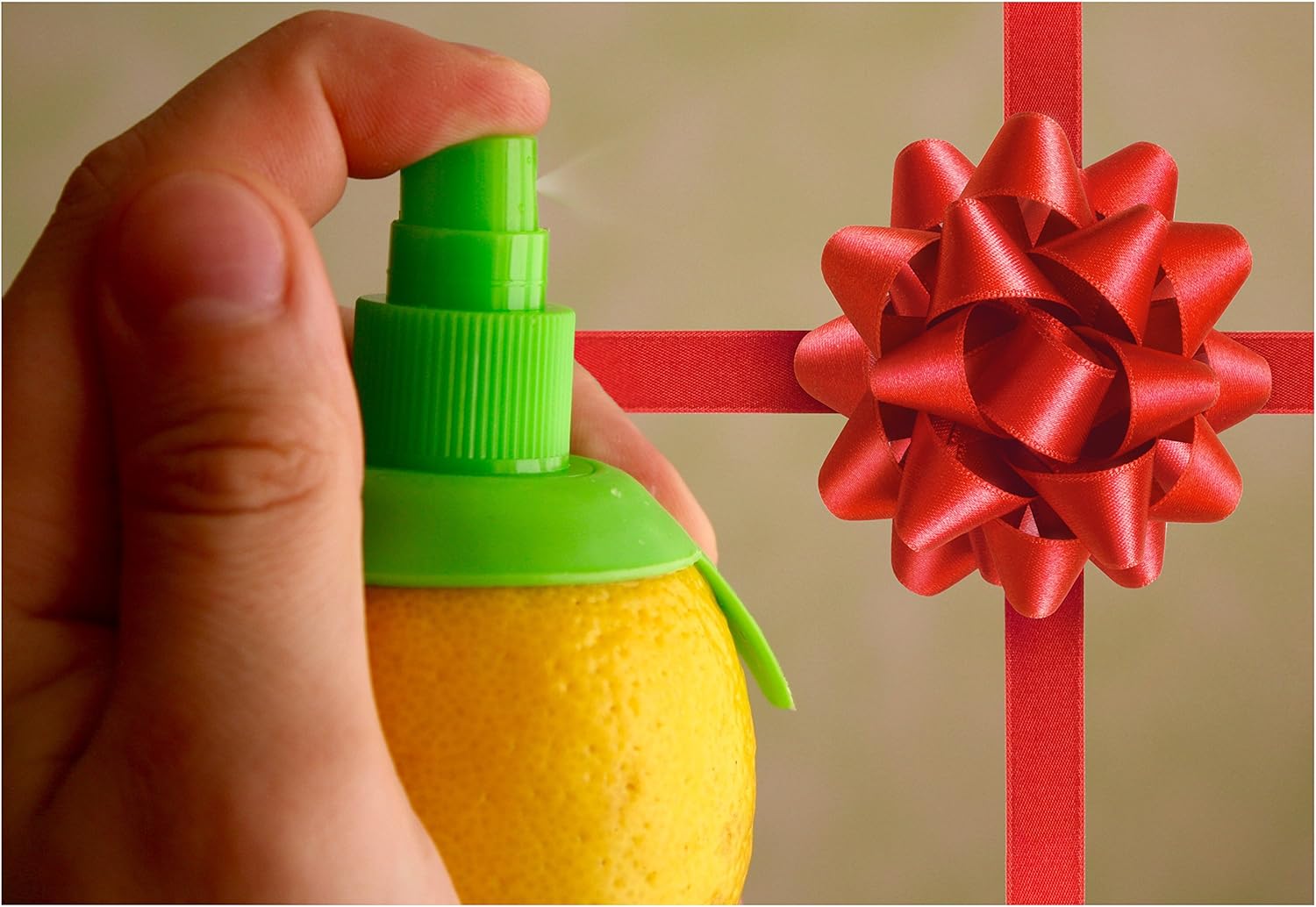 Fresh Citrus Lemon Juice at Your Finger Tips with the Citrus Sprayer Juice Extractor Manual Lemon Lime Juicer