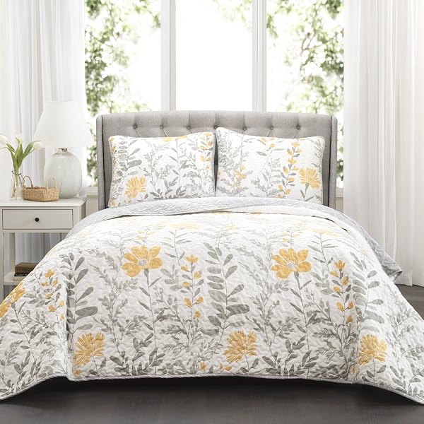 LUSH DECOR APRILE REVERSIBLE FLORAL QUILT QUEEN SIZE 3 PIECE SET FULL/QUEEN, YELLOW & GRAY – BEDDING SET – FLORAL QUILT – COTTAGE BEDROOM DÉCOR