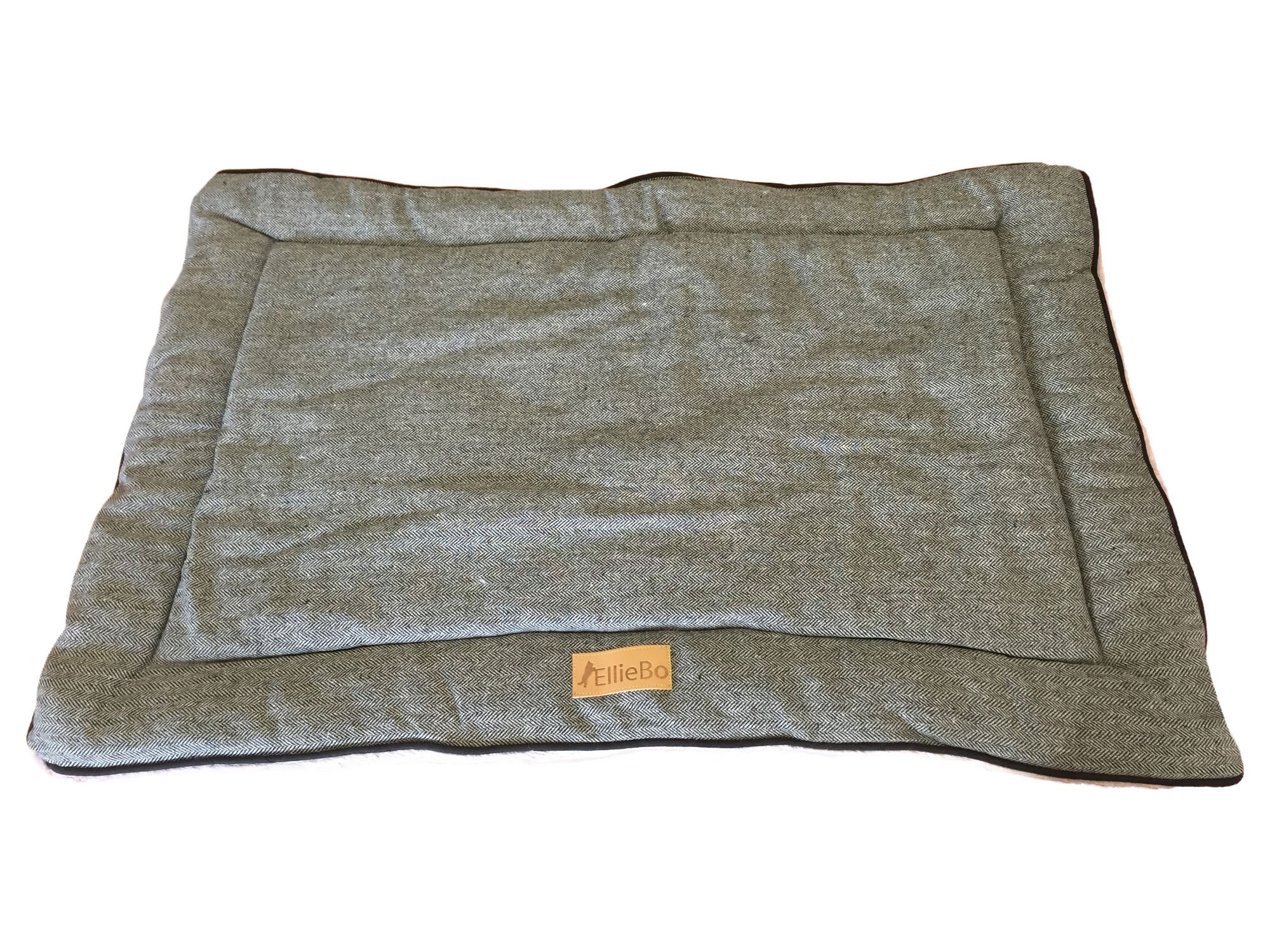 Ellie-Bo XL Reversible Tweed and Grey Faux Fur Mat for 42-inch Dog Cage