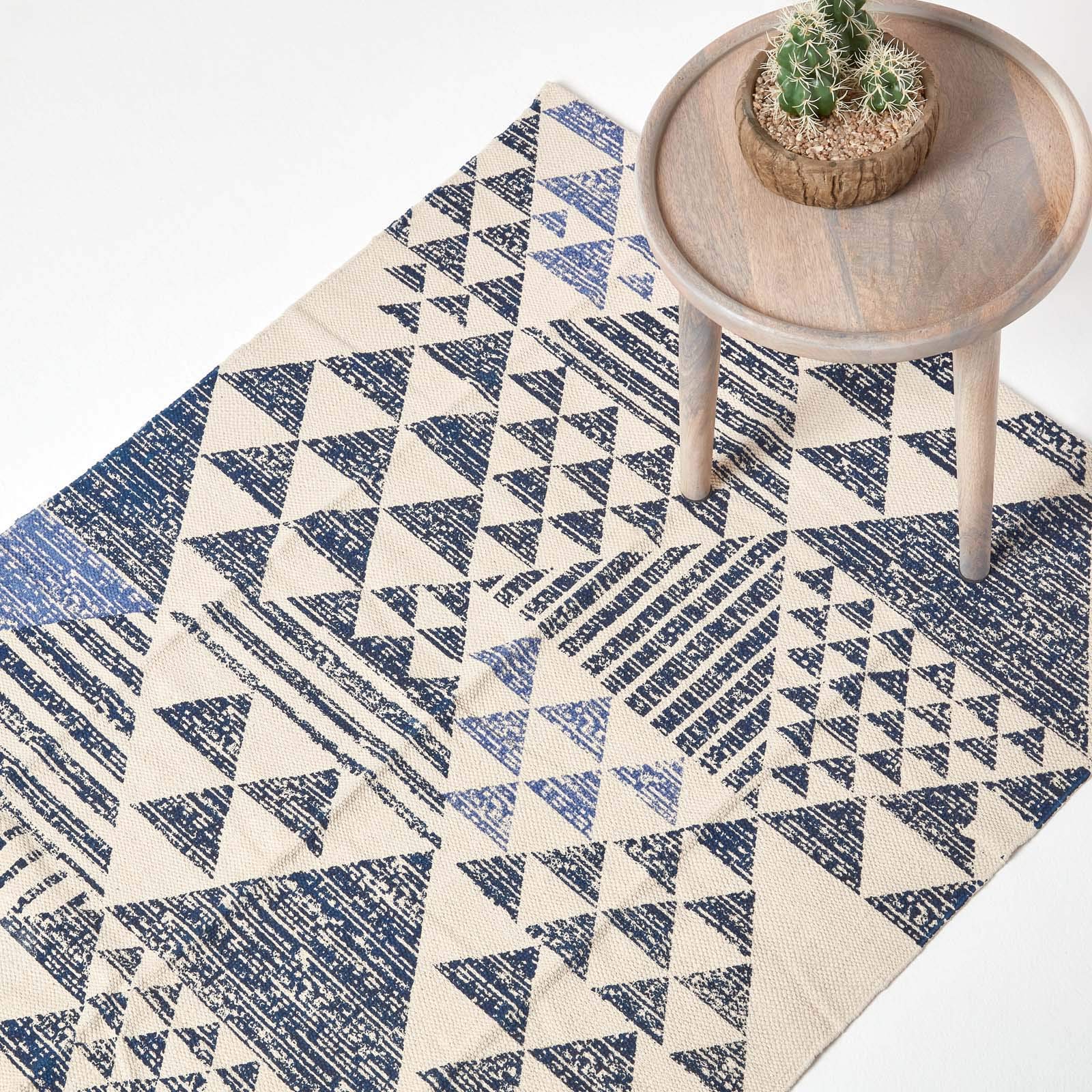 HOMESCAPES Geometric Printed Rug 'Delphi' Navy Blue & White 100% Cotton Rug, 120 x 170 cm