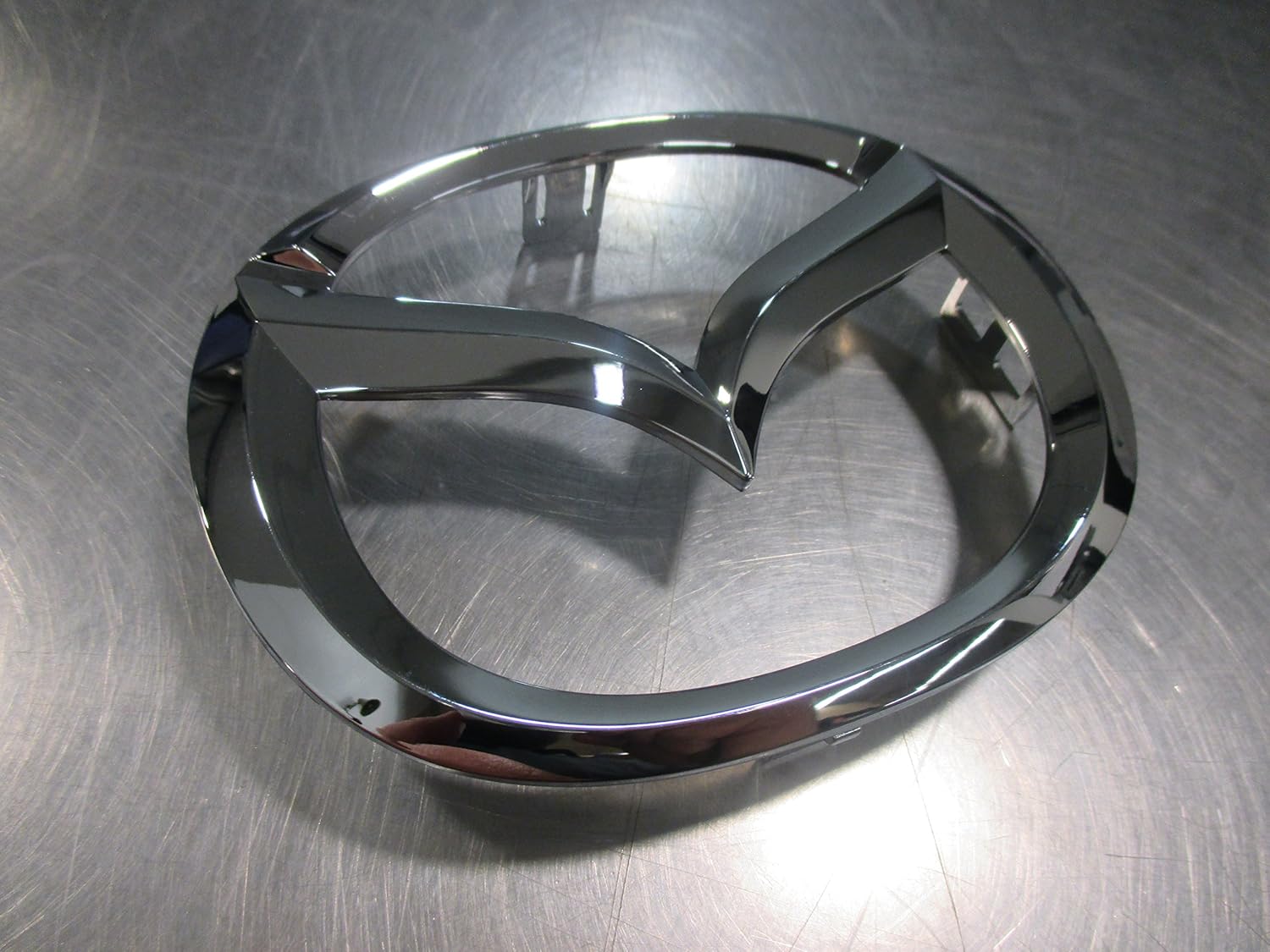 2004-2006 MAZDA 3, MAZDA 6 FRONT GRILLE EMBLEM LD47-51-731 LOGO BADGE SYMBOL NAMEPLATE