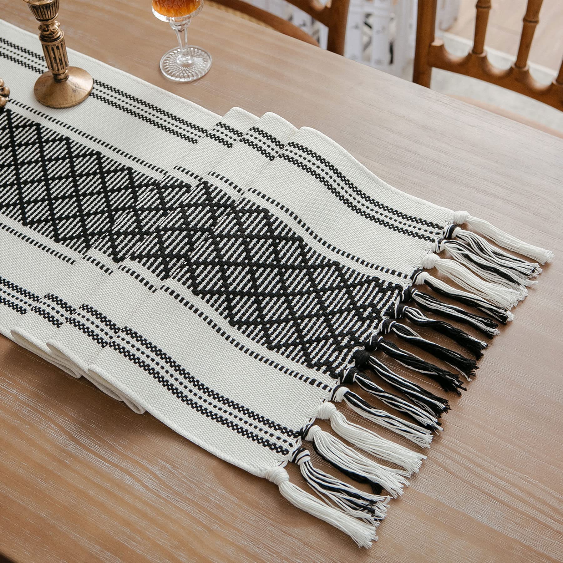 LIGICKY Boho Black and Off White Table Runner, 35 x 220 cm, Modern Farmhouse Style, Moroccan Woven Table Runner with Tassels