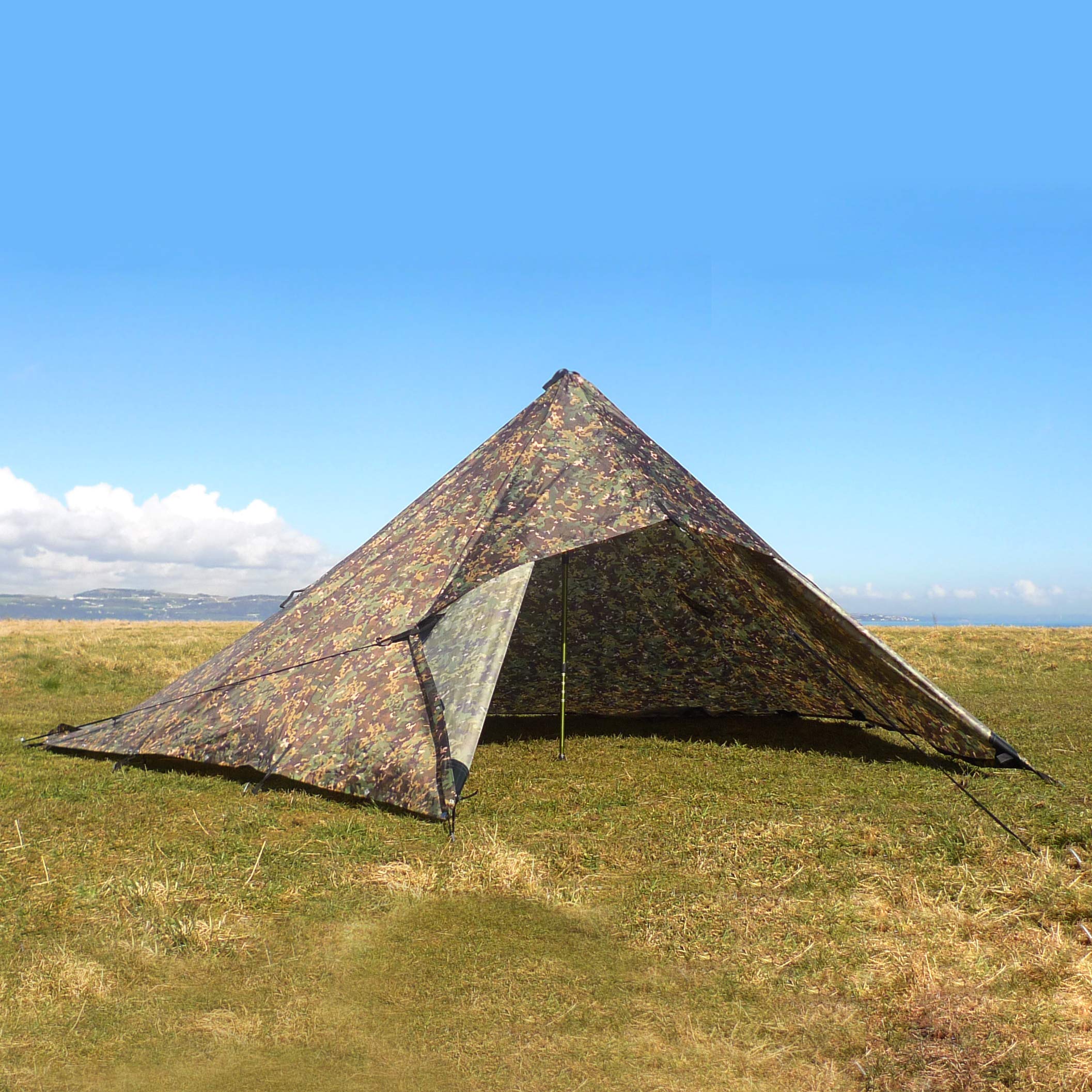 DD Hammocks - DD Tarp 3x3 PRO MC - Camouflage Tarpaulin Shelter With Fastening Clips And Pole Eyelets For Hammock Camping And Outdoor Shelters