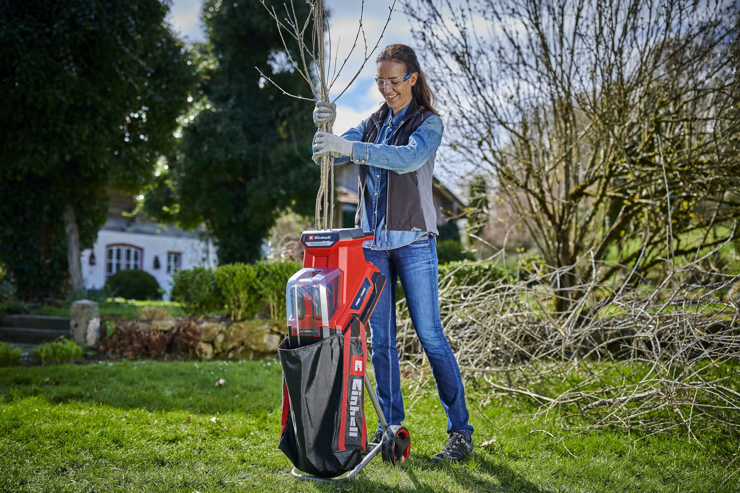 Einhell Akku-Messerhäcksler REDAXXO 36/25 Power X-Change (36 V, max. 25 mm Aststärke, 3 Wendemesser aus Stahl, 55 L Fangsack, Transportgriff, Stopfer) 4