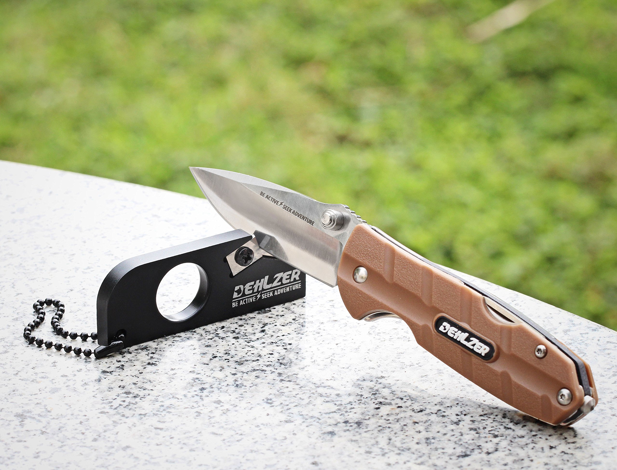 Klapp Taschenmesser mit Schärfer und Tasche - Multi Tool Nicht-Verriegelungs-Taschenmesser mit Gürtelclip, Flaschenöffner, Gürtelschneider, 2x Schraubendreher - Ideal für Camping und Notsituationen - von Dehlzer