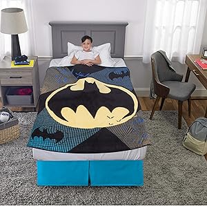 Franco Kids Bedding Super Soft Plush Throw, 46” x 60”, Batman