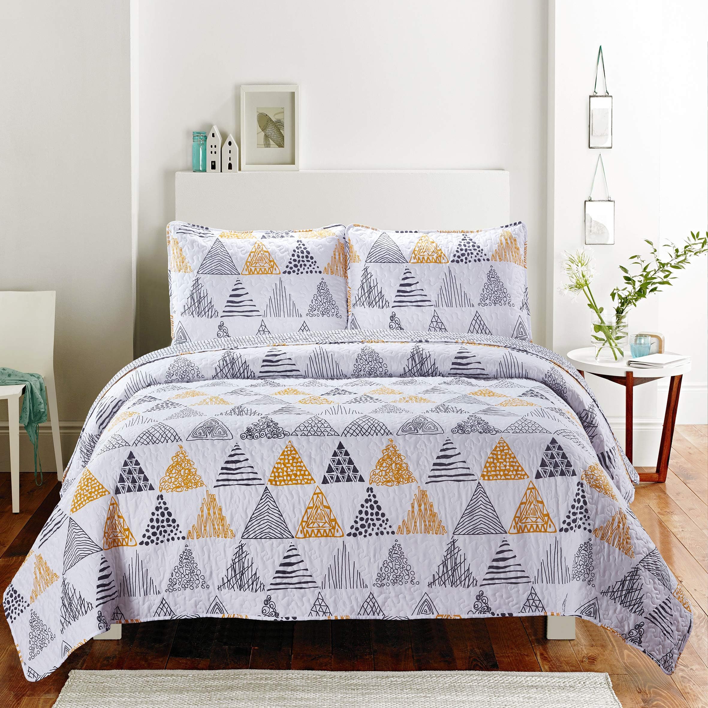 SLPR Triumphant 3-Piece Bedding Quilt Set - Queen with 2 Shams | Modern Summer Lightweight Quilted Bedspread