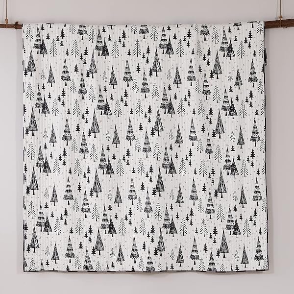LEVTEX HOME MERRY & BRIGHT COLLECTION – NORTHERN STAR QUILT SET – KING/CAL KING QUILT (106X92IN.) + TWO KING PILLOW SHAMS (36X20IN.) – CHRISTMAS TREE – BLACK AND WHITE – REVERSIBLE