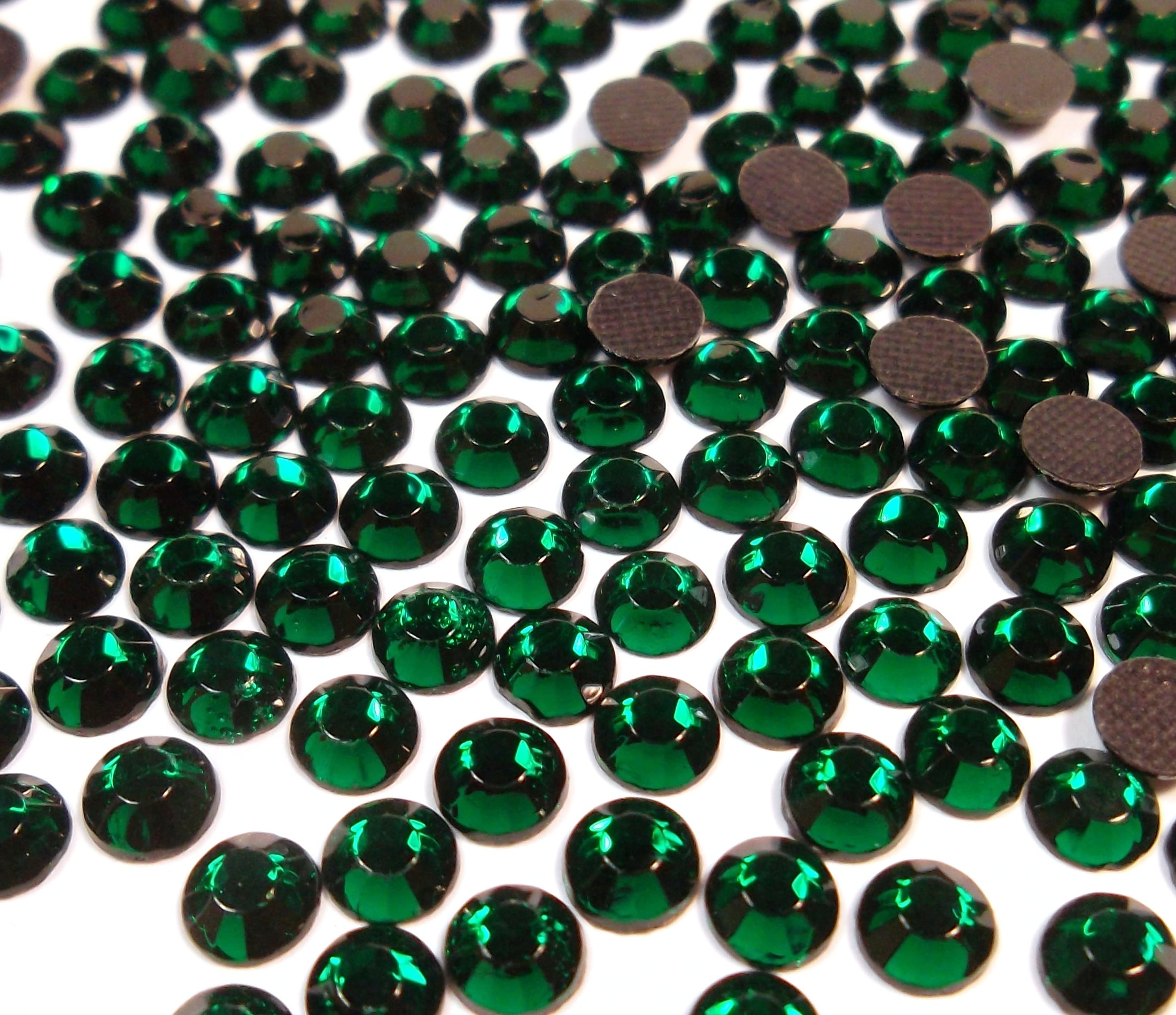 Perlin Hot Fix 6 mm Glass Flat Back Rhinestones SS30 HotFix Round Crystal Gemstones 5.5 - 6 mm (Green Olivine) Pack of 720