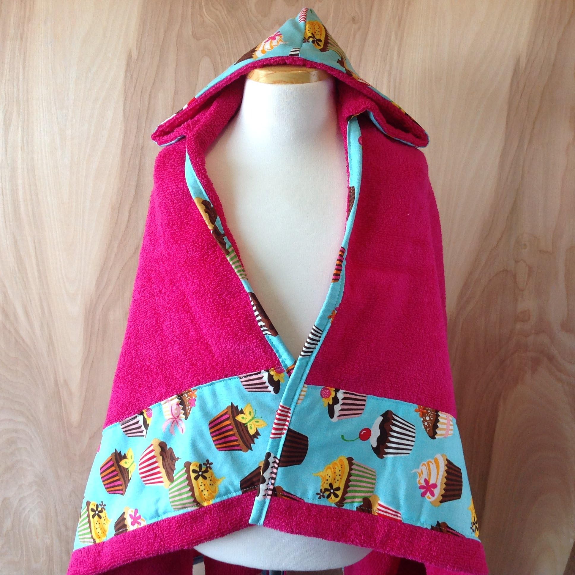 Hooded Towel- Cupcakes (Hot pink)
