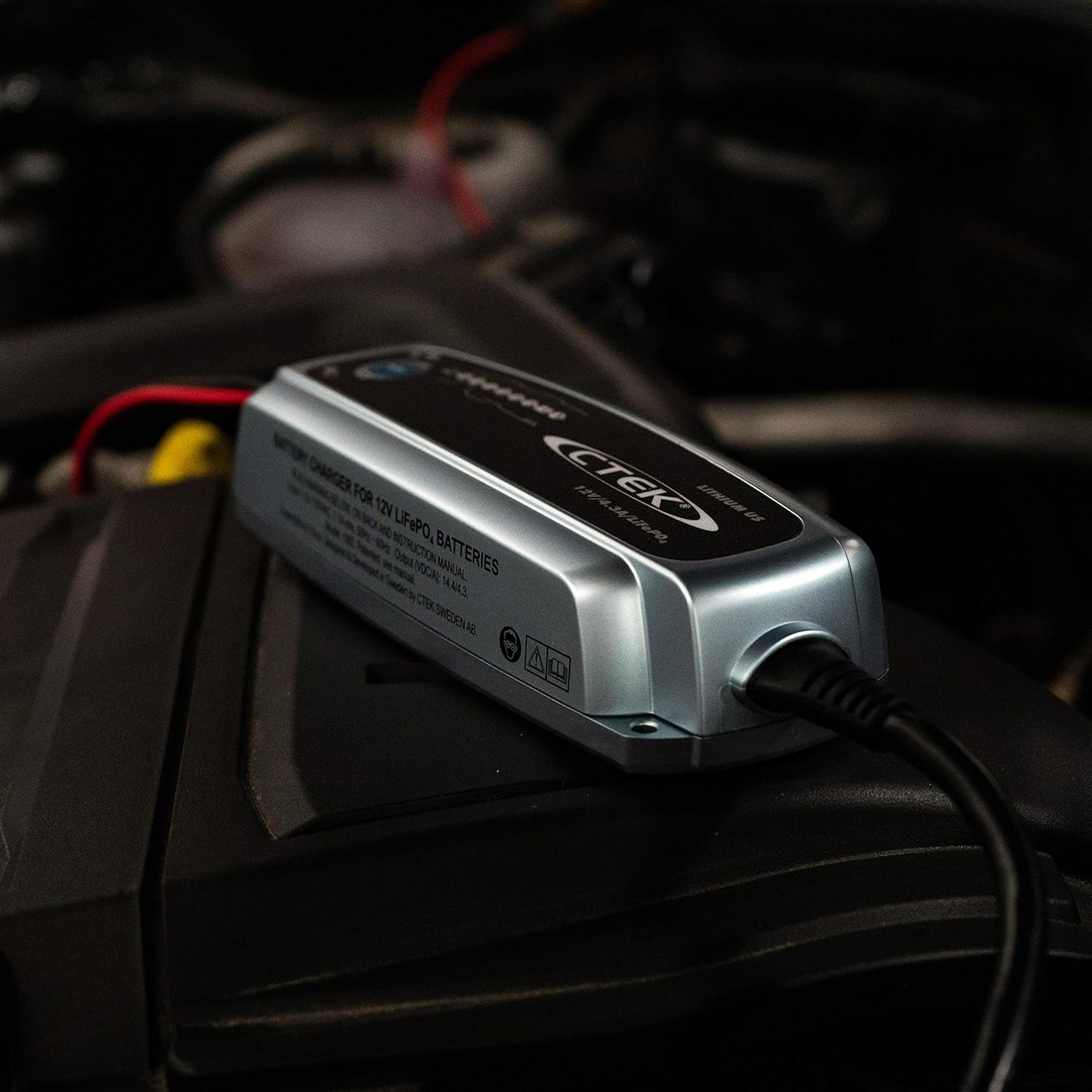 CTEK (56-926) Lithium US 12 Volt Fully Automatic Lithium Ion Phosphate Battery Charger: Automotive