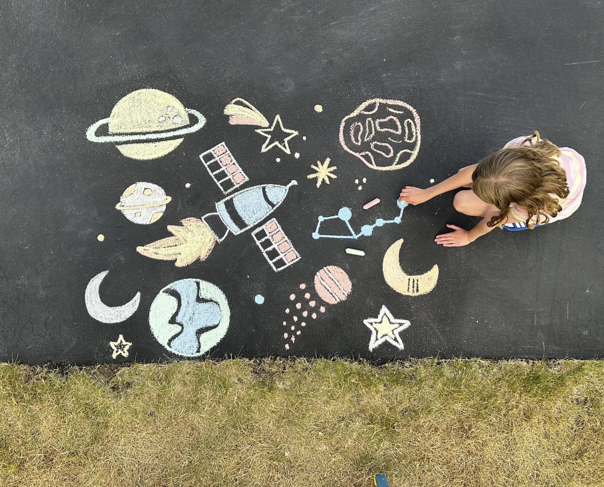 Eberhard Faber 526550 - Straßenkreide 50er Eimer, 8 leuchtenden Farben Straßenmalkreide, Basicfarben 2