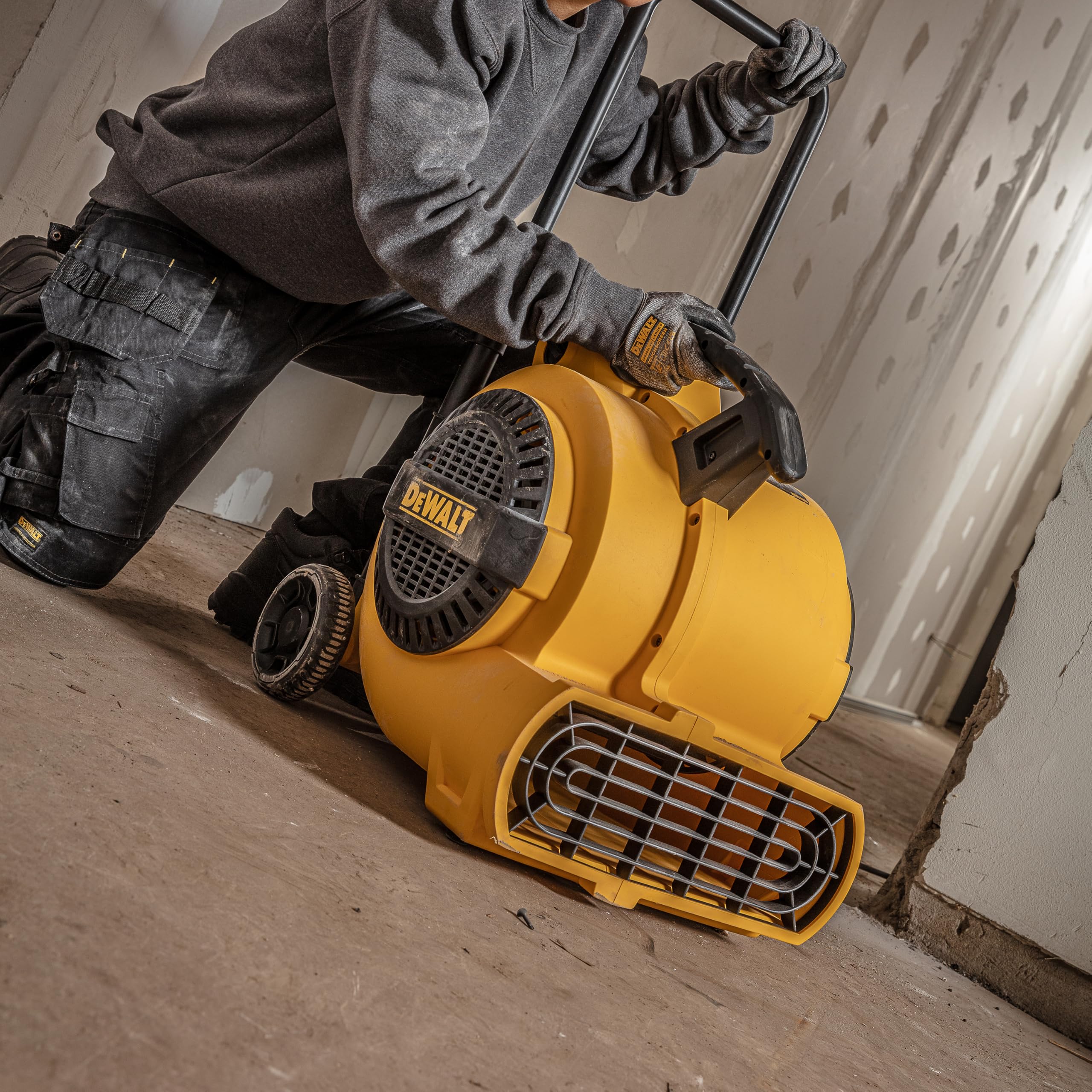 DEWALT 3/4 HP Air Mover, 3 Speed MAX 1800 CFM Floor Fan, Portable Utility Blower Fan, DXAM-2818 Yellow
