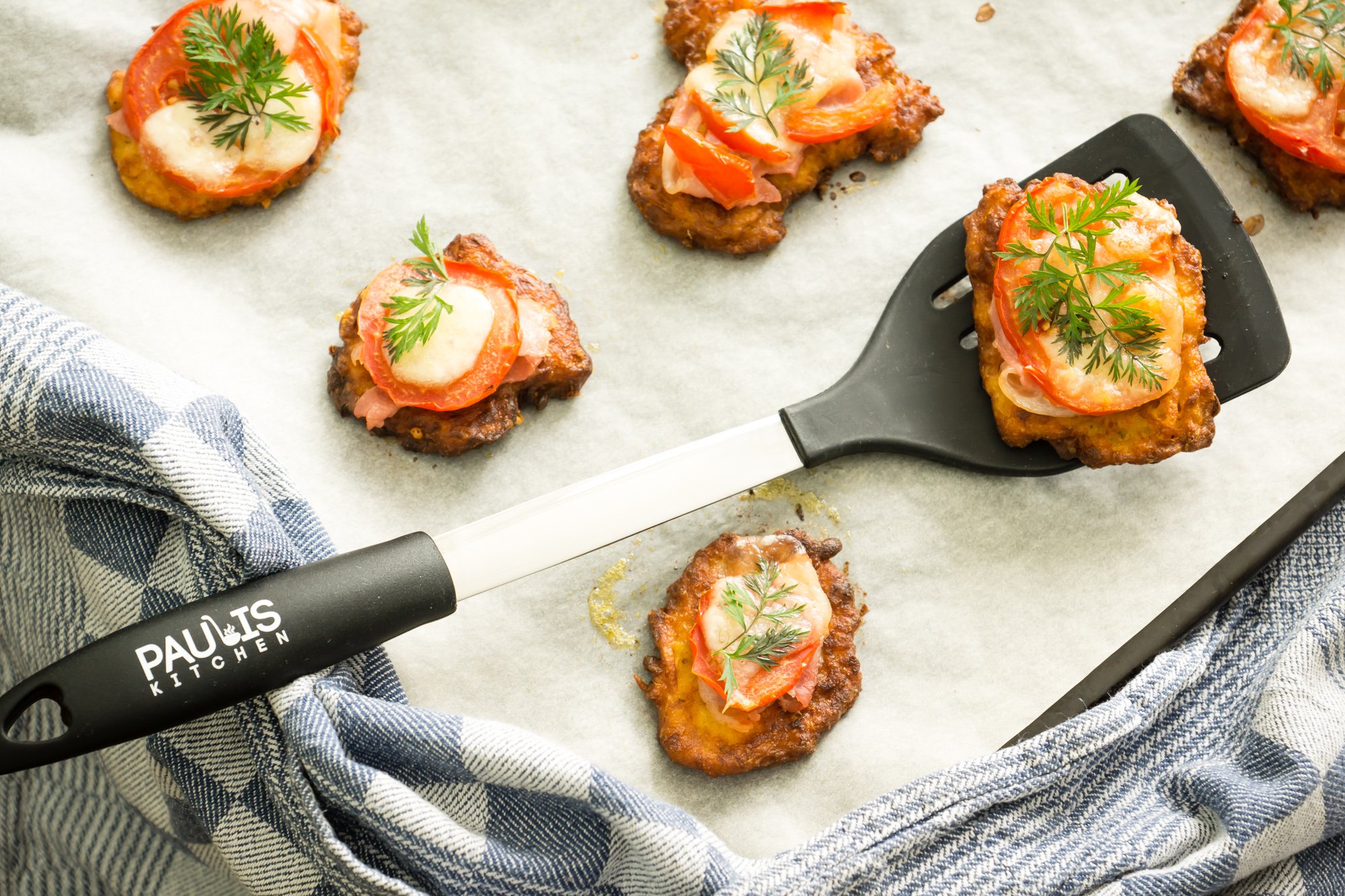 Set utensili da cucina Paulis Kitchen composto da 6 pezzi – in silicone / acciaio inox – cucchiaio da portata, cucchiaio forato, spatola, schiumarola, mestolo, servispaghetti