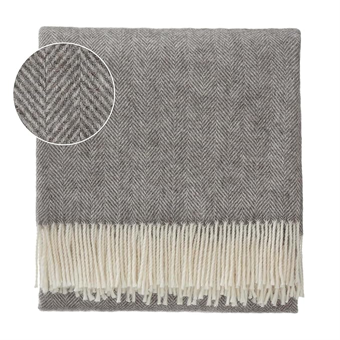 URBANARA Alpakadecke CORCOVADO - 100% reine Alpaka-und Merinowolle, Wolldecke mit Fischgratmuster und Fransen - 130 x 170 cm,